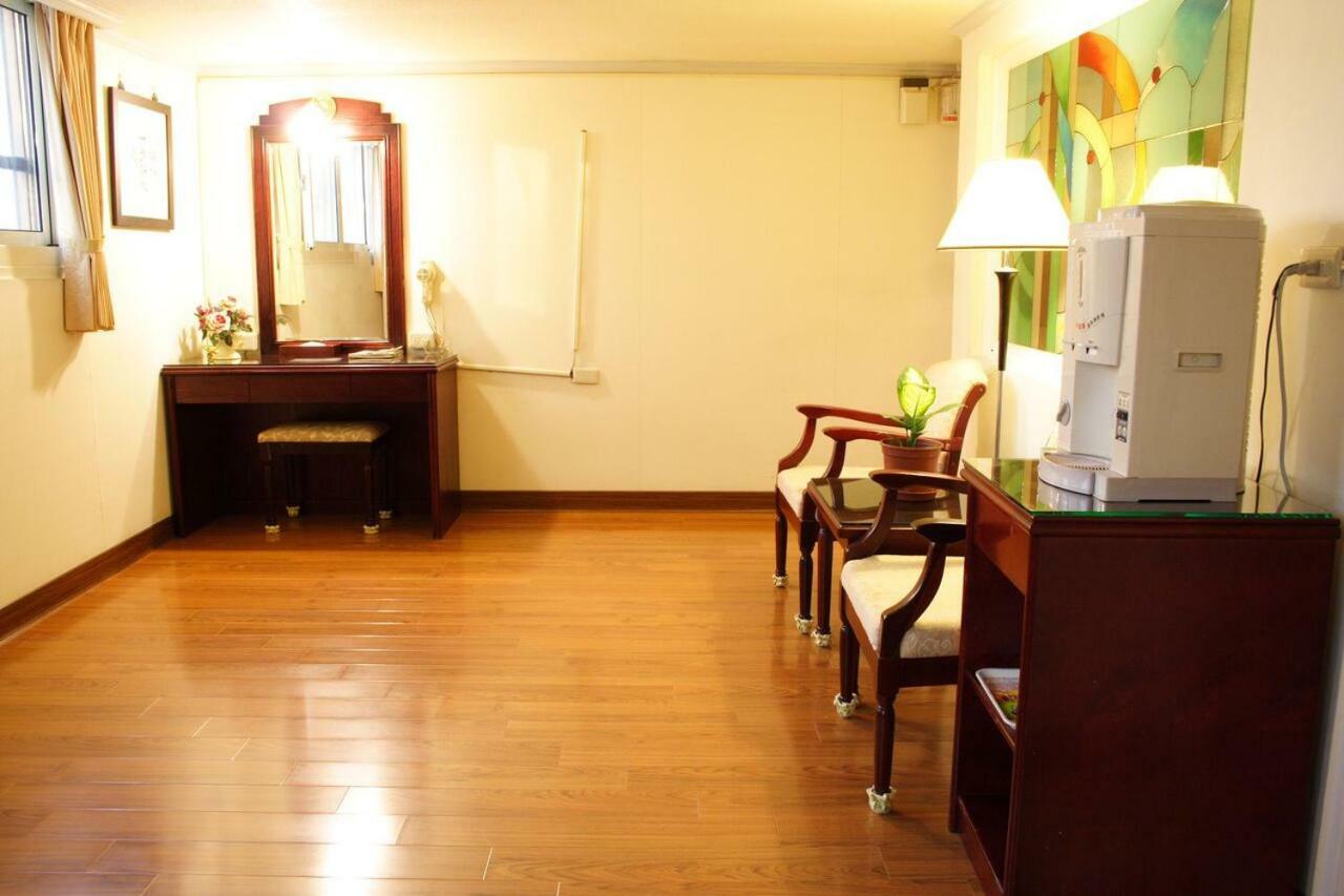 Athens Hotel Tajcshung Kültér fotó